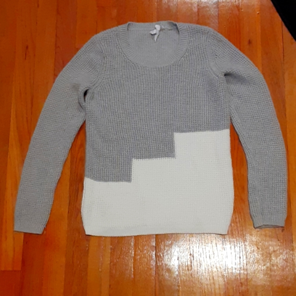 BCBG Generation White and Grey Sweater Size Medium
